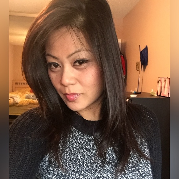 Meet your Posher, Jenn - Picture 1 of 1